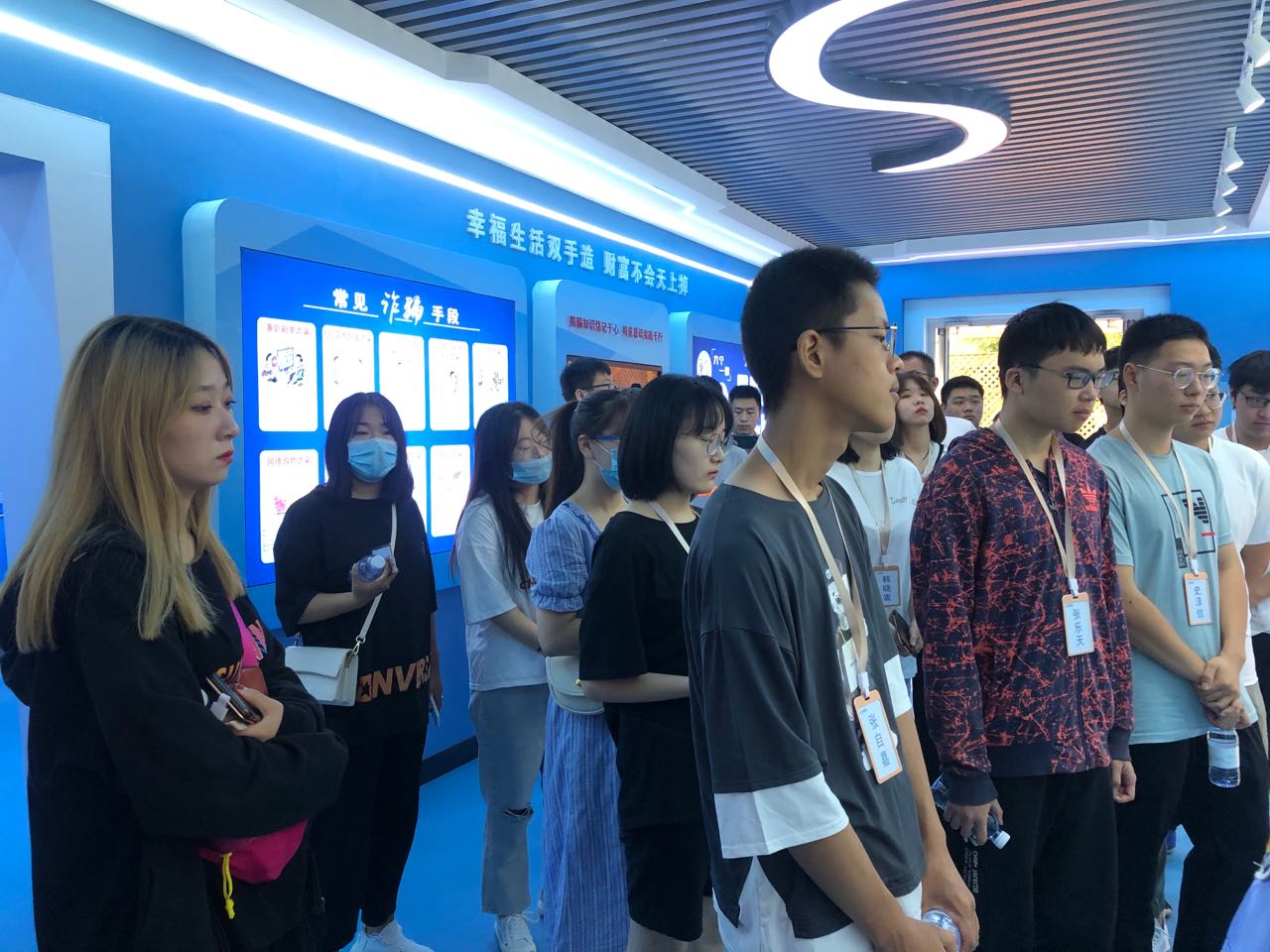 公司举行2020年员工升学子女座谈会83