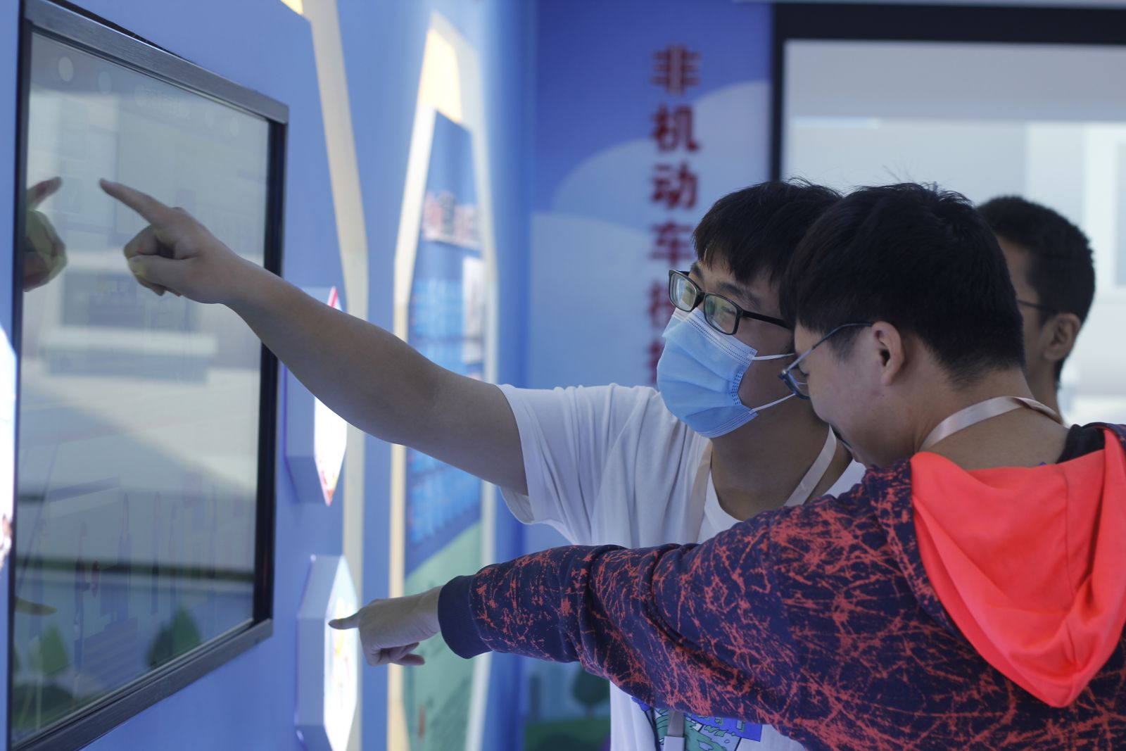 公司举行2020年员工升学子女座谈会83