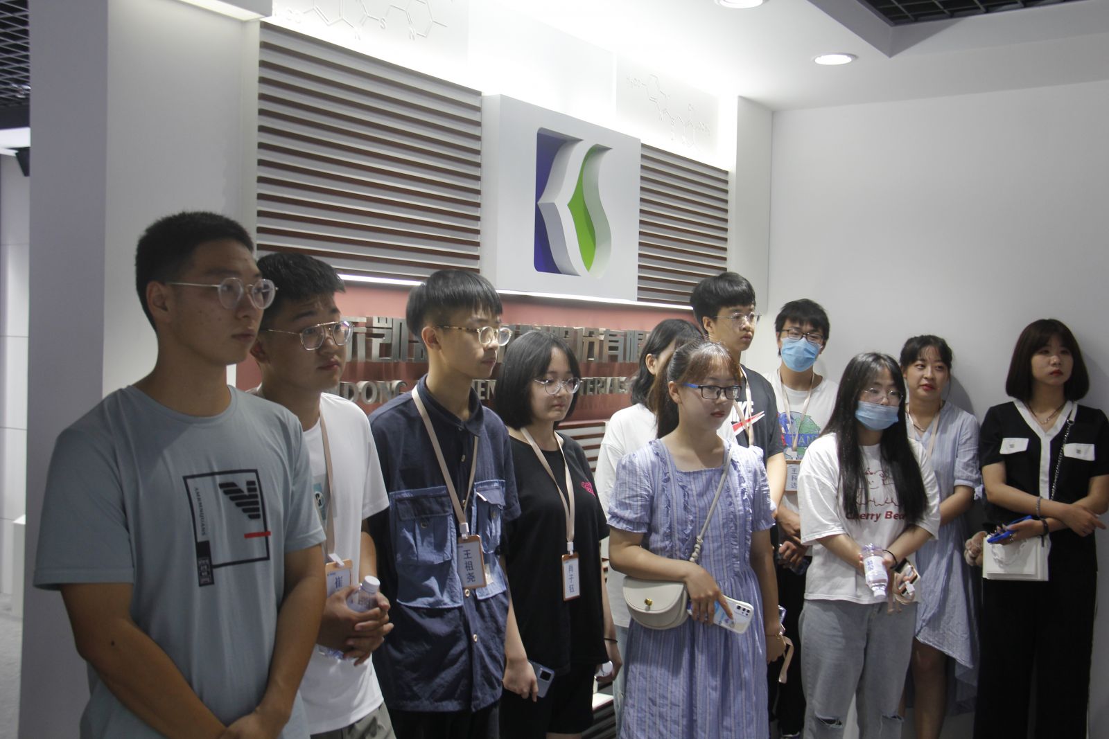 公司举行2020年员工升学子女座谈会83