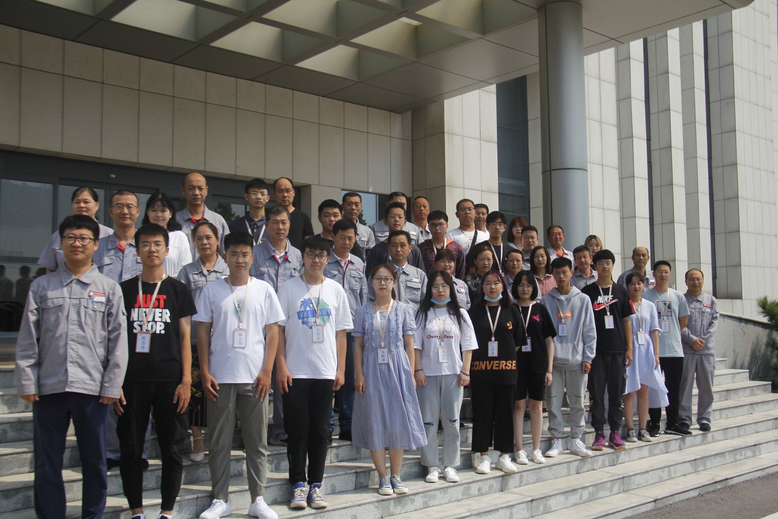 公司举行2020年员工升学子女座谈会83